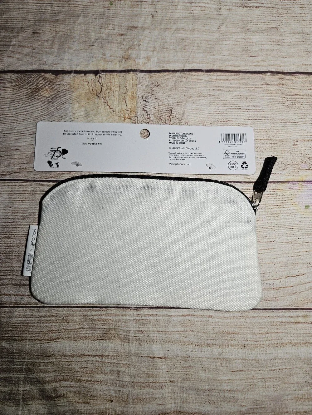 Peanuts snoopy pencil case with pin
